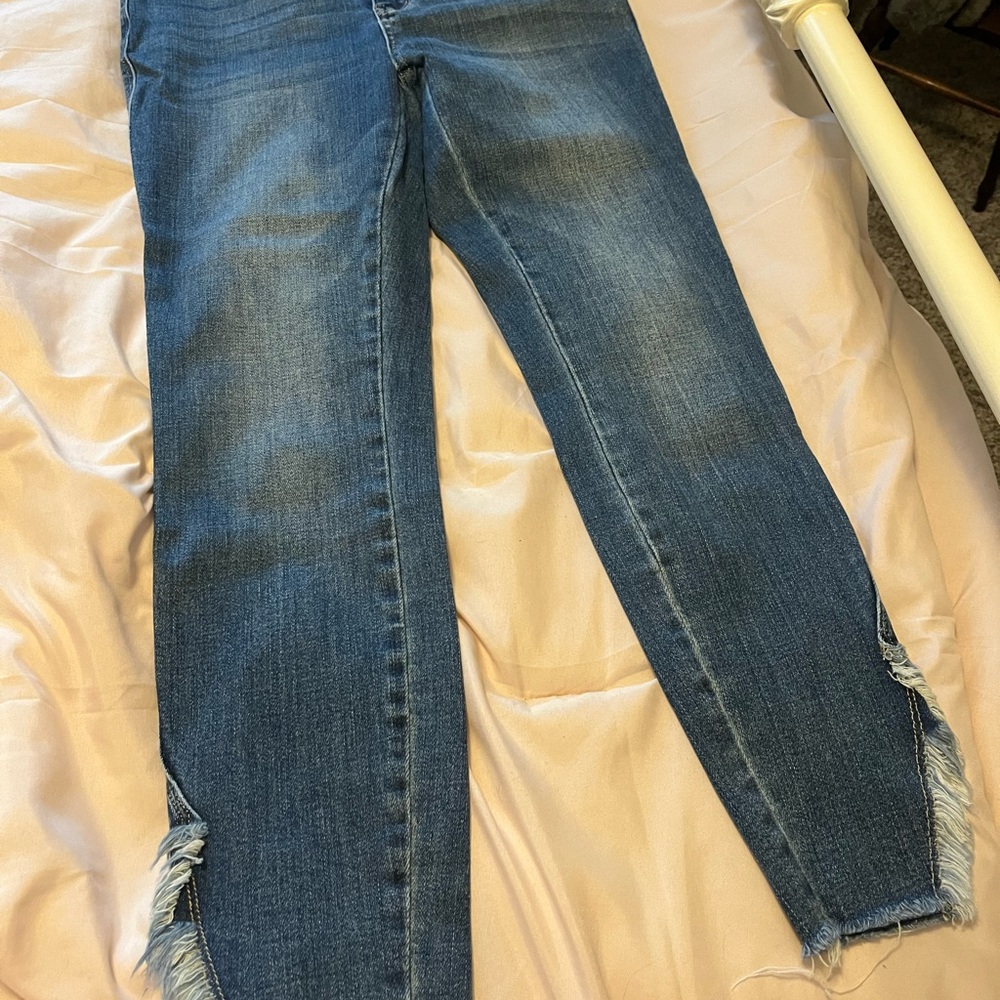Judy Blue Dark Wash Cropped Jeans